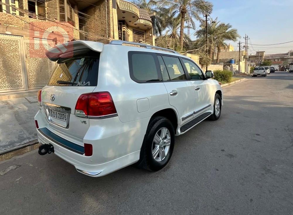 تۆیۆتا لاند کروزەر